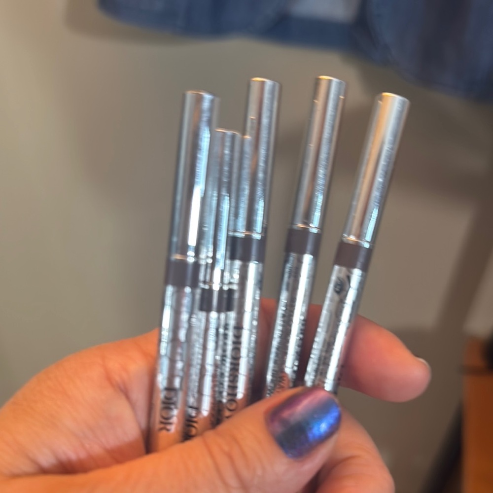 - One Dior Brow liner in grey brown